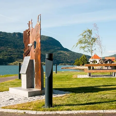 Loftesnes Ranch *